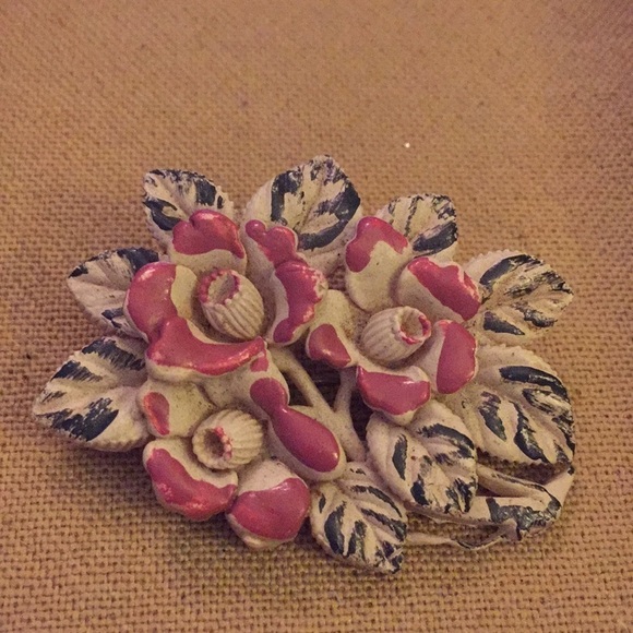 Pretty Vintage Plastic Brooch Flowers - Picture 1 of 2